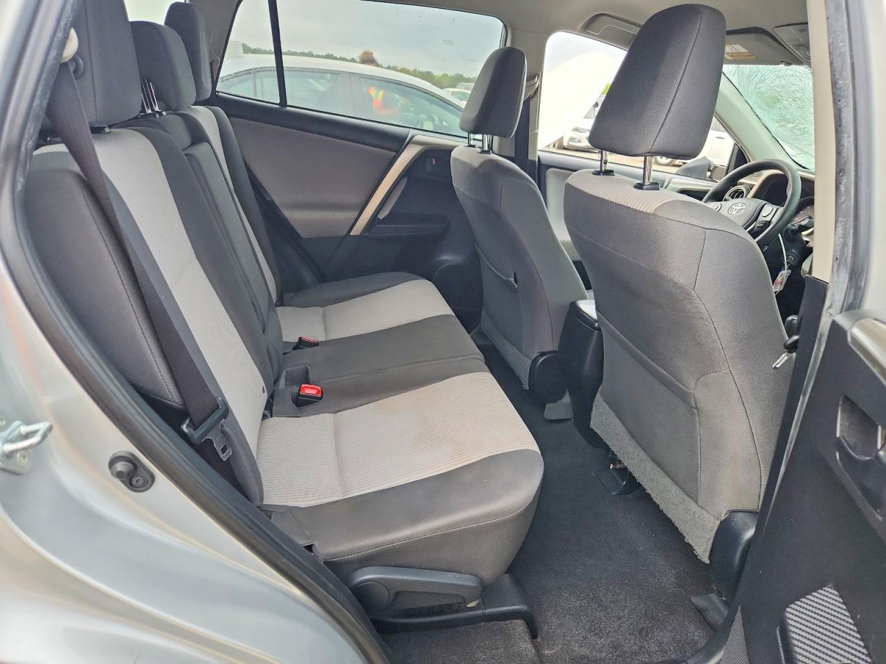 2015 TOYOTA RAV4 LE photo 19