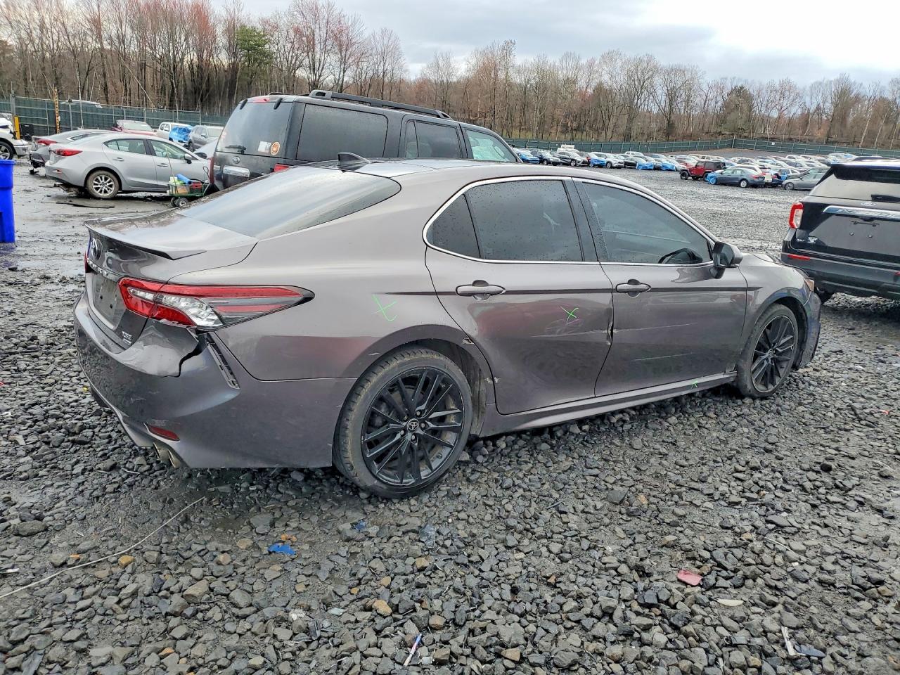 2021 TOYOTA CAMRY XSE photo 3