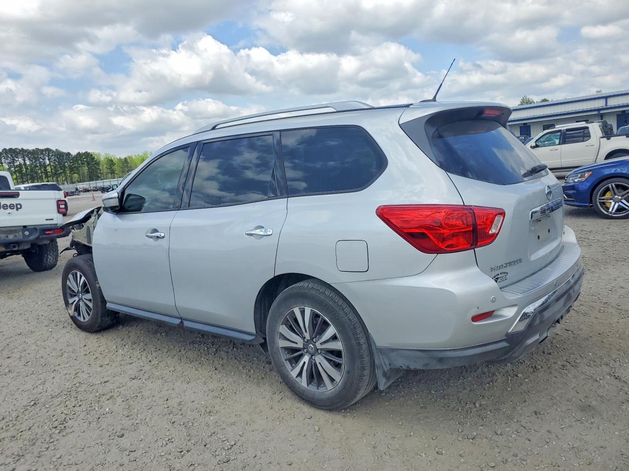 2017 NISSAN PATHFINDER SL photo 3