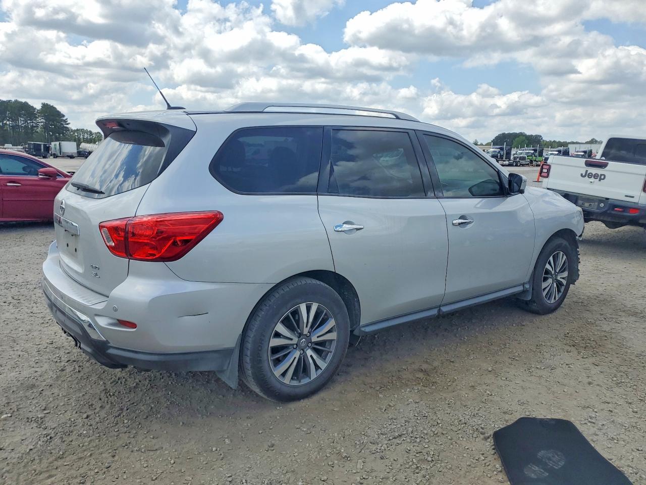 2017 NISSAN PATHFINDER SL photo 5