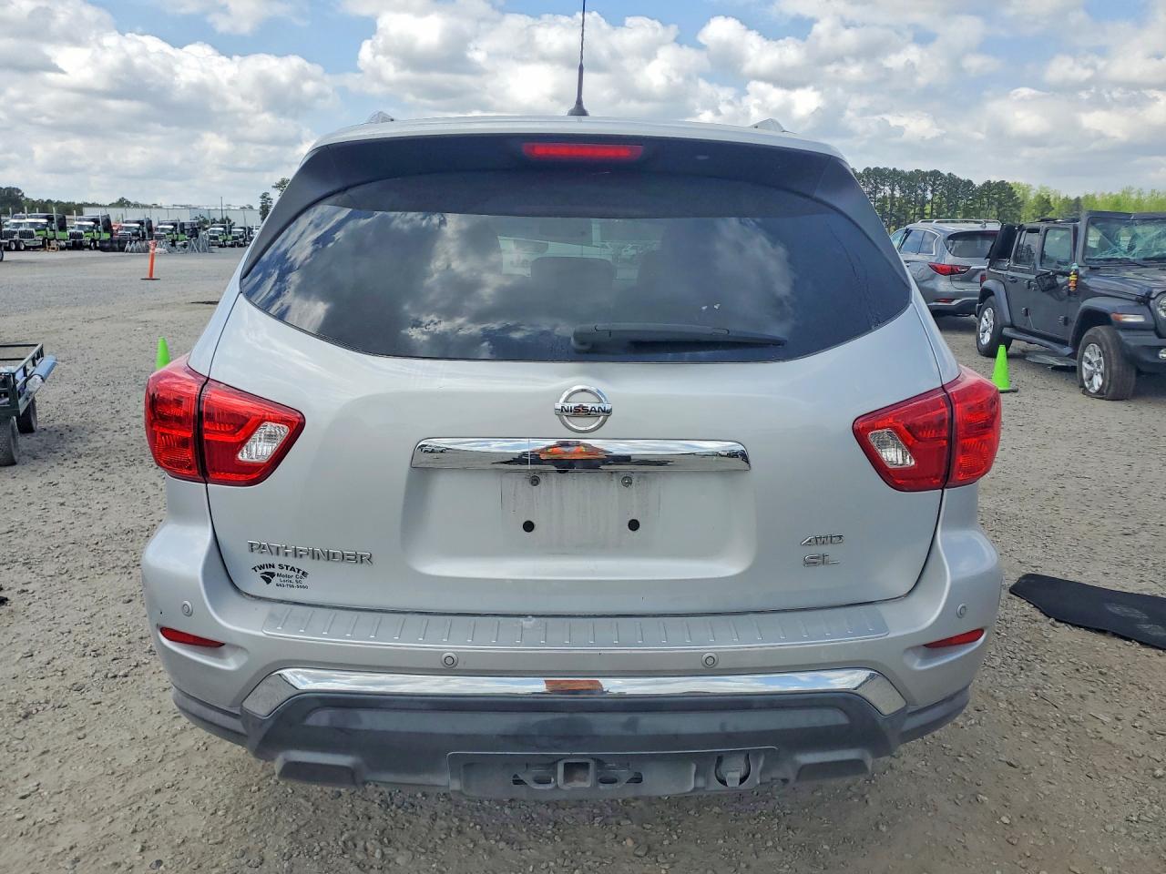 2017 NISSAN PATHFINDER SL photo 11