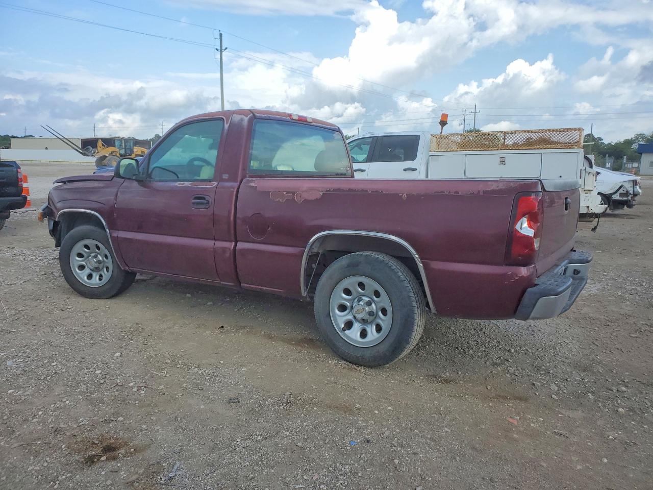 2005 CHEVROLET SILVERADO C1500 photo 2