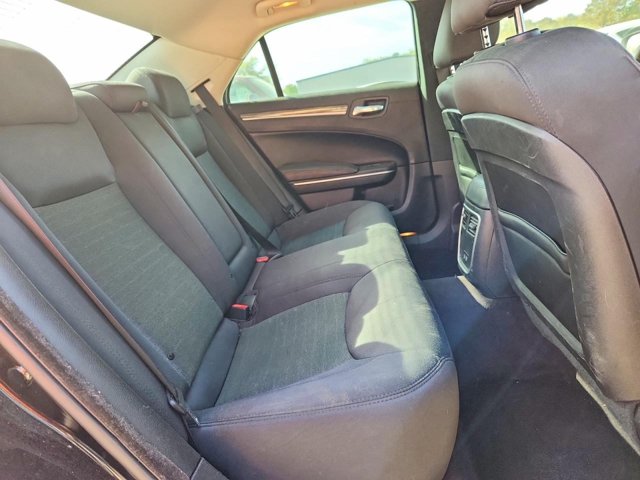 2018 CHRYSLER 300 TOURING photo 19