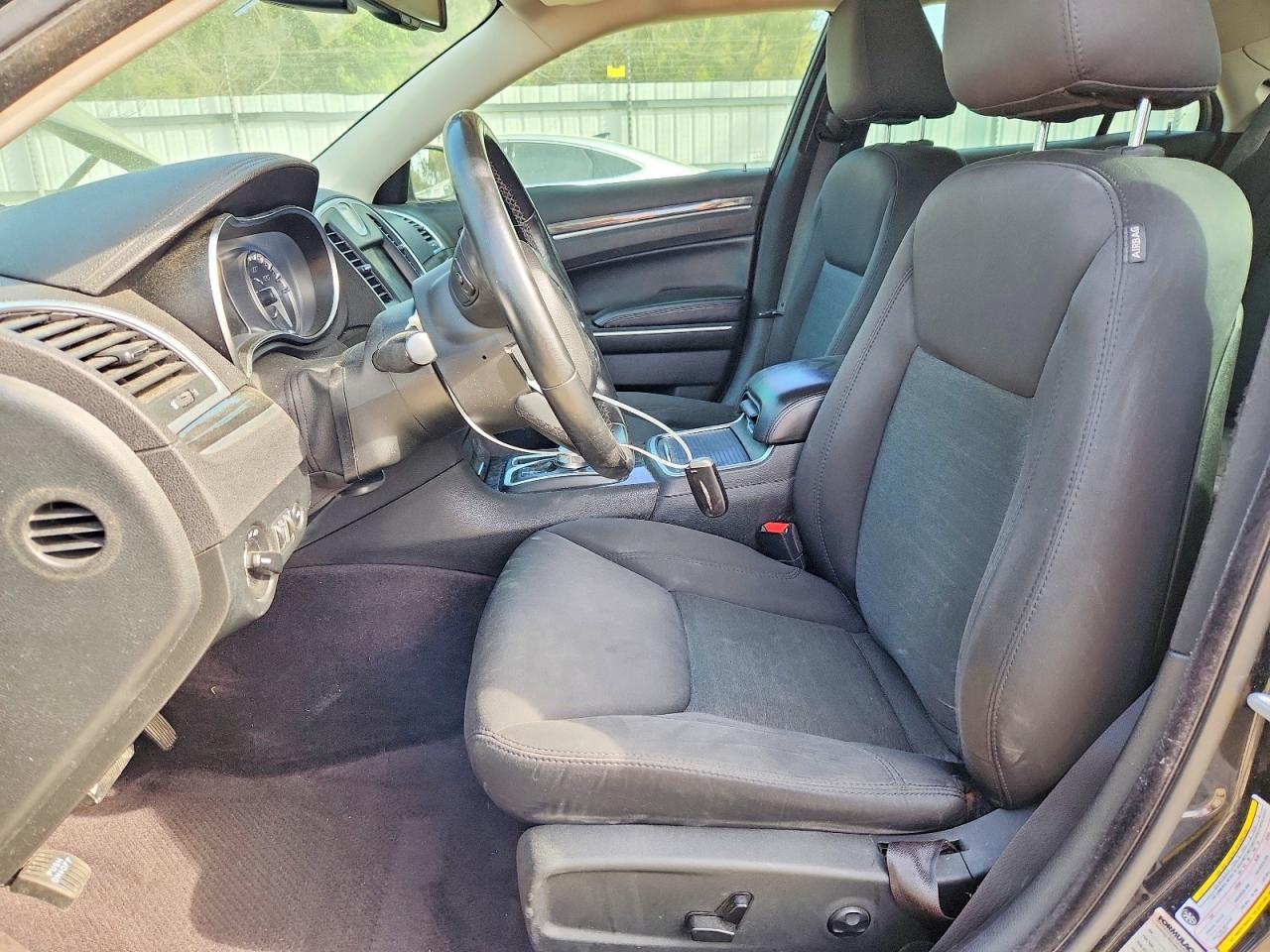 2018 CHRYSLER 300 TOURING photo 13