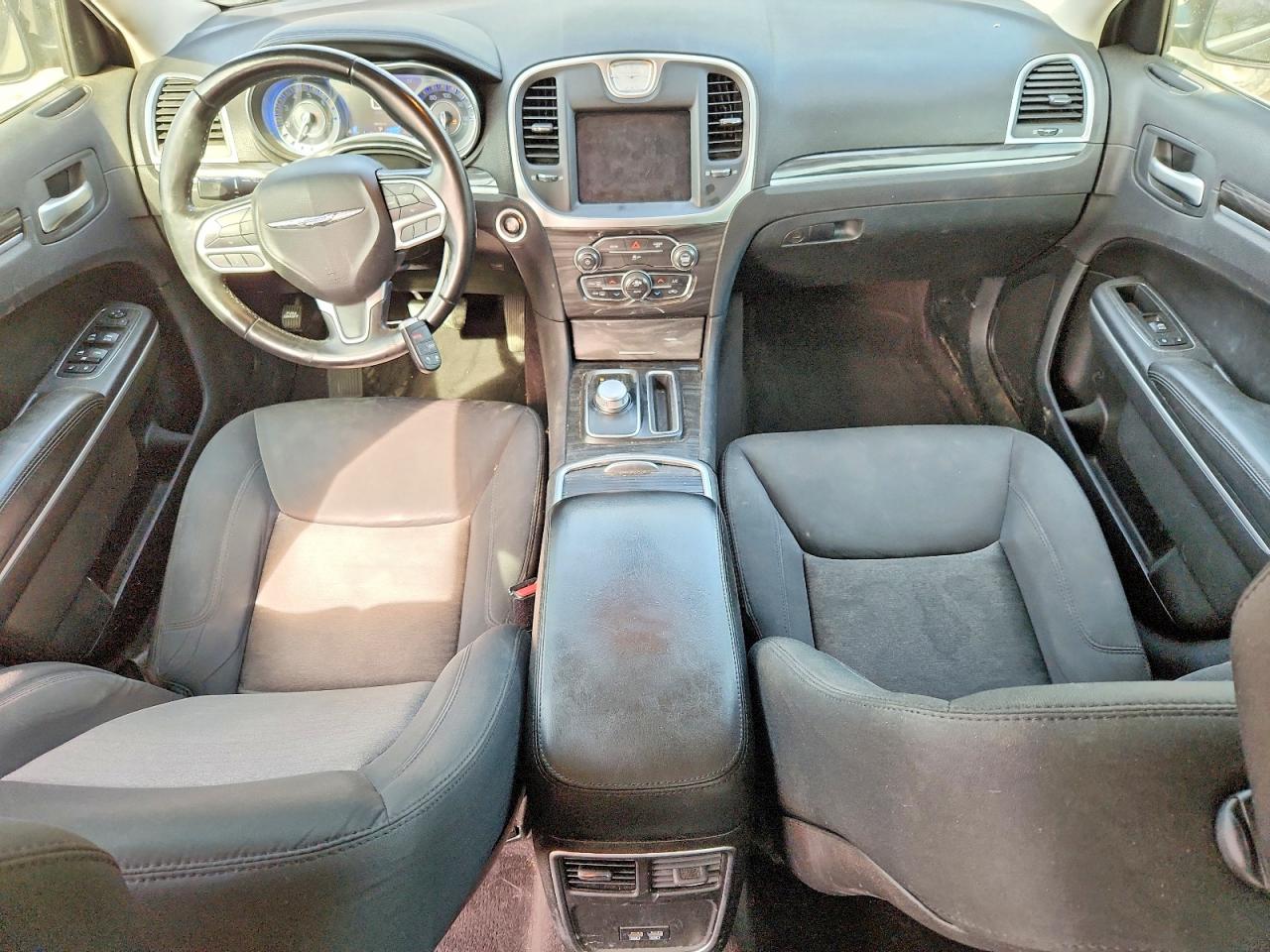 2018 CHRYSLER 300 TOURING photo 15