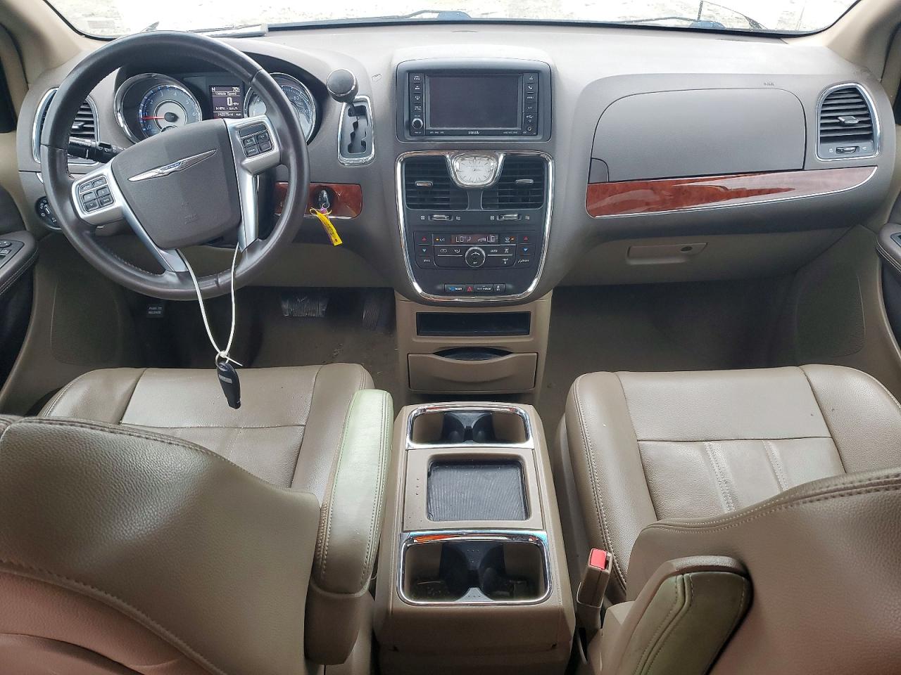 2013 CHRYSLER TOWN & COUNTRY TOURING photo 8