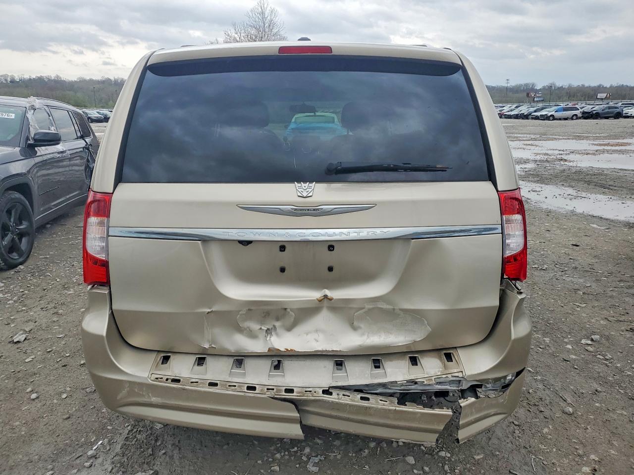 2013 CHRYSLER TOWN & COUNTRY TOURING photo 6