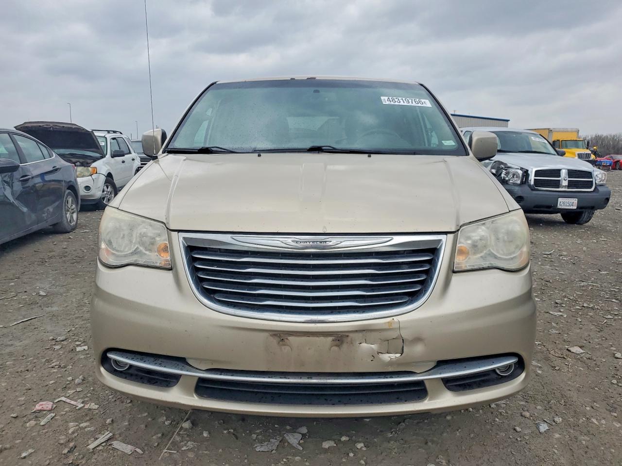 2013 CHRYSLER TOWN & COUNTRY TOURING photo 5