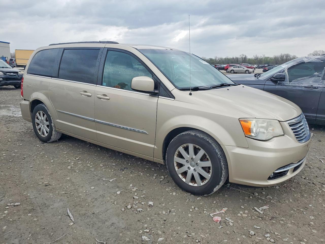 2013 CHRYSLER TOWN & COUNTRY TOURING photo 4