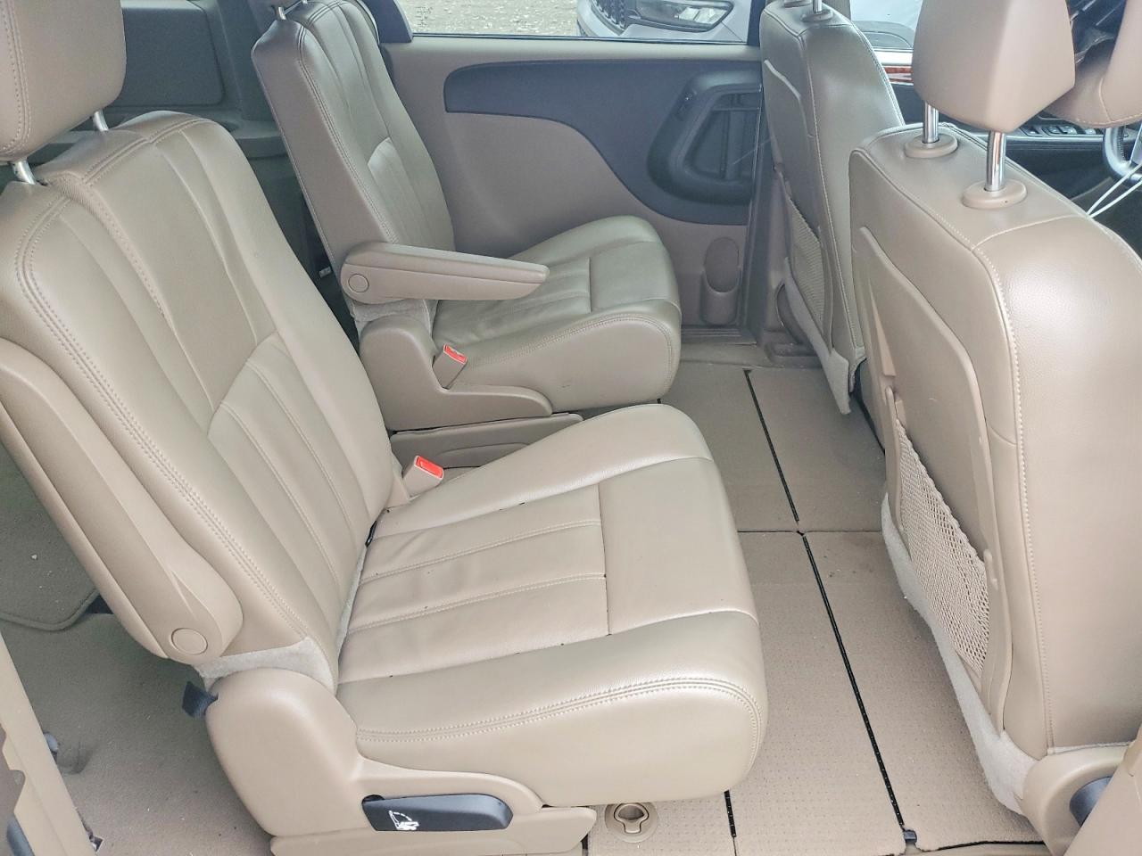 2013 CHRYSLER TOWN & COUNTRY TOURING photo 10