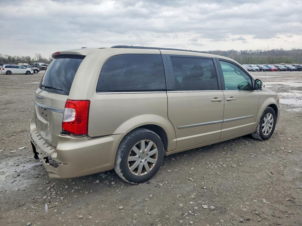 2013 CHRYSLER TOWN & COUNTRY TOURING photo 3