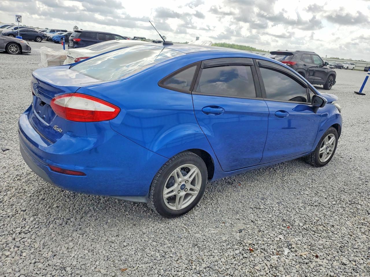 2018 FORD FIESTA SE photo 5