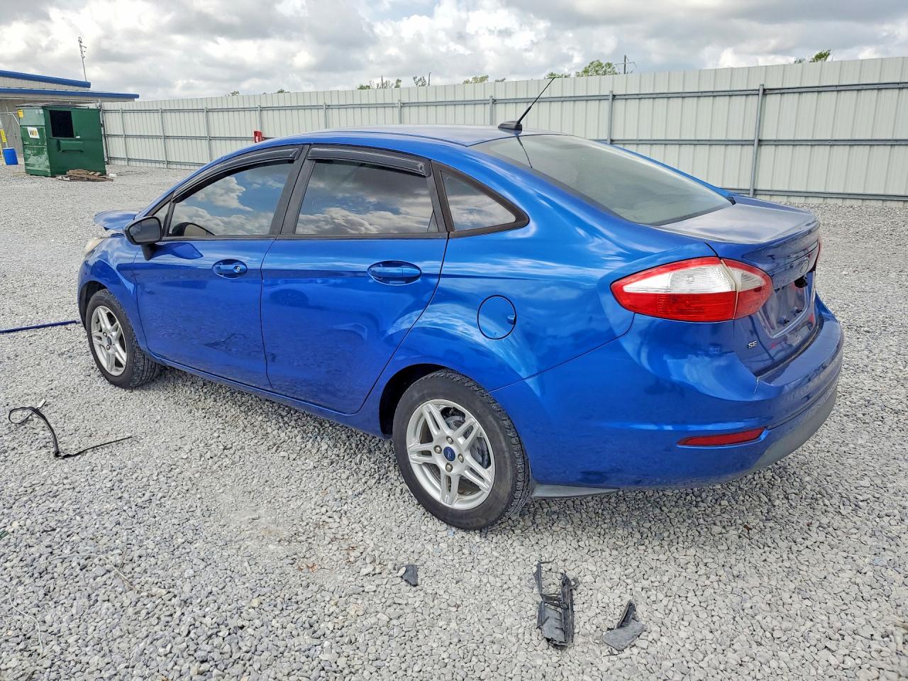 2018 FORD FIESTA SE photo 3