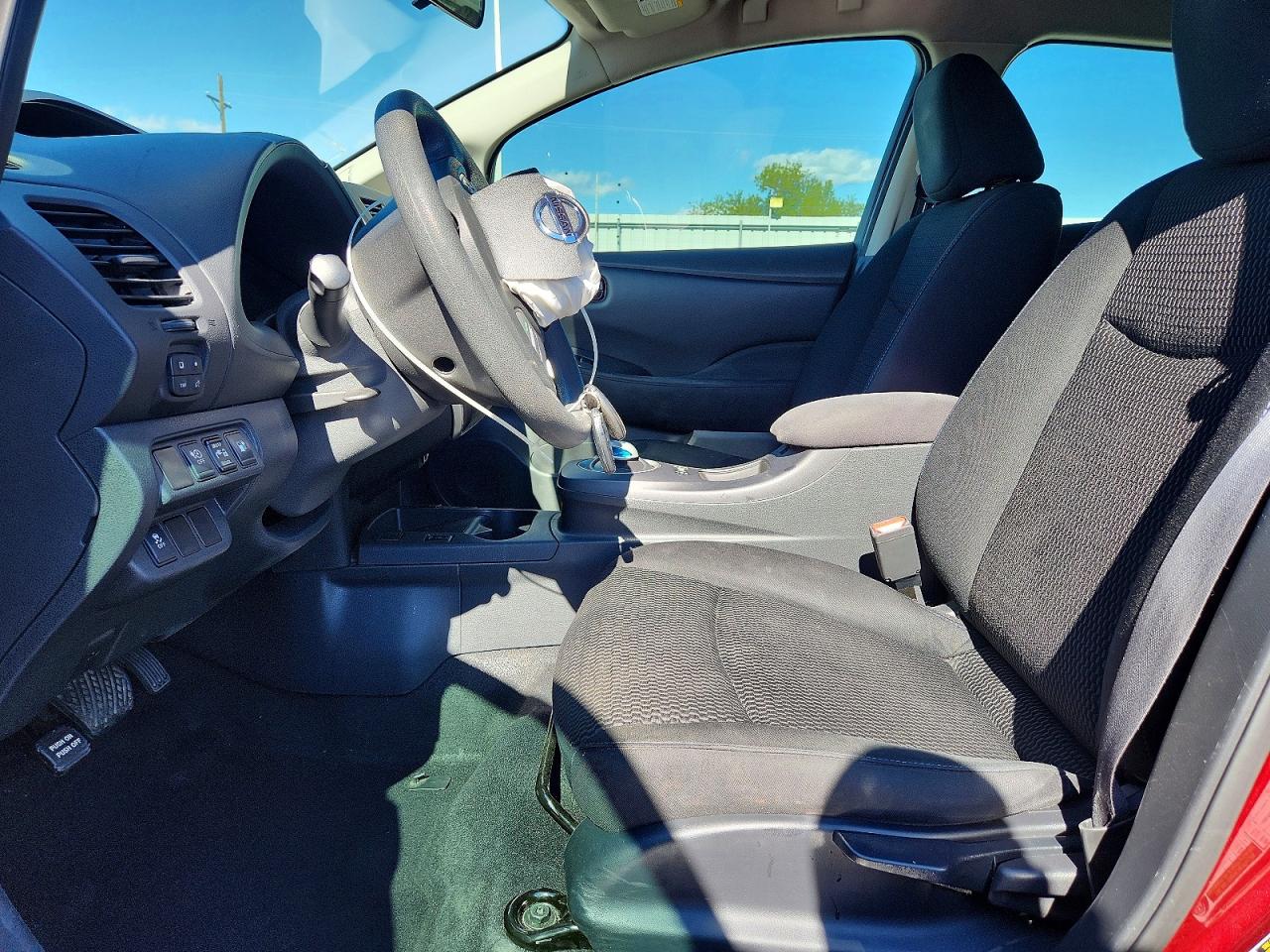 2017 NISSAN LEAF S photo 13
