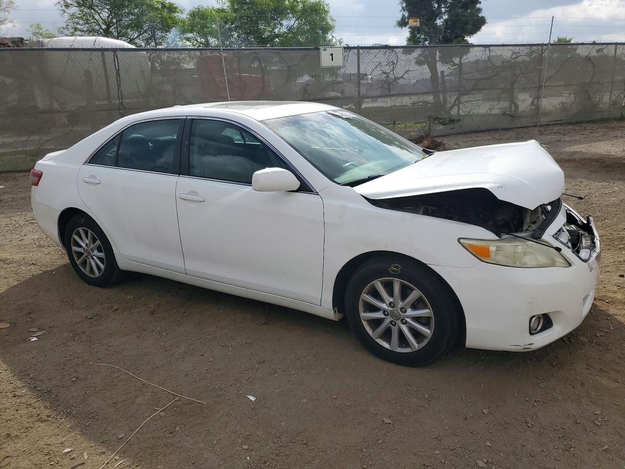 2011 TOYOTA CAMRY XLE photo 7