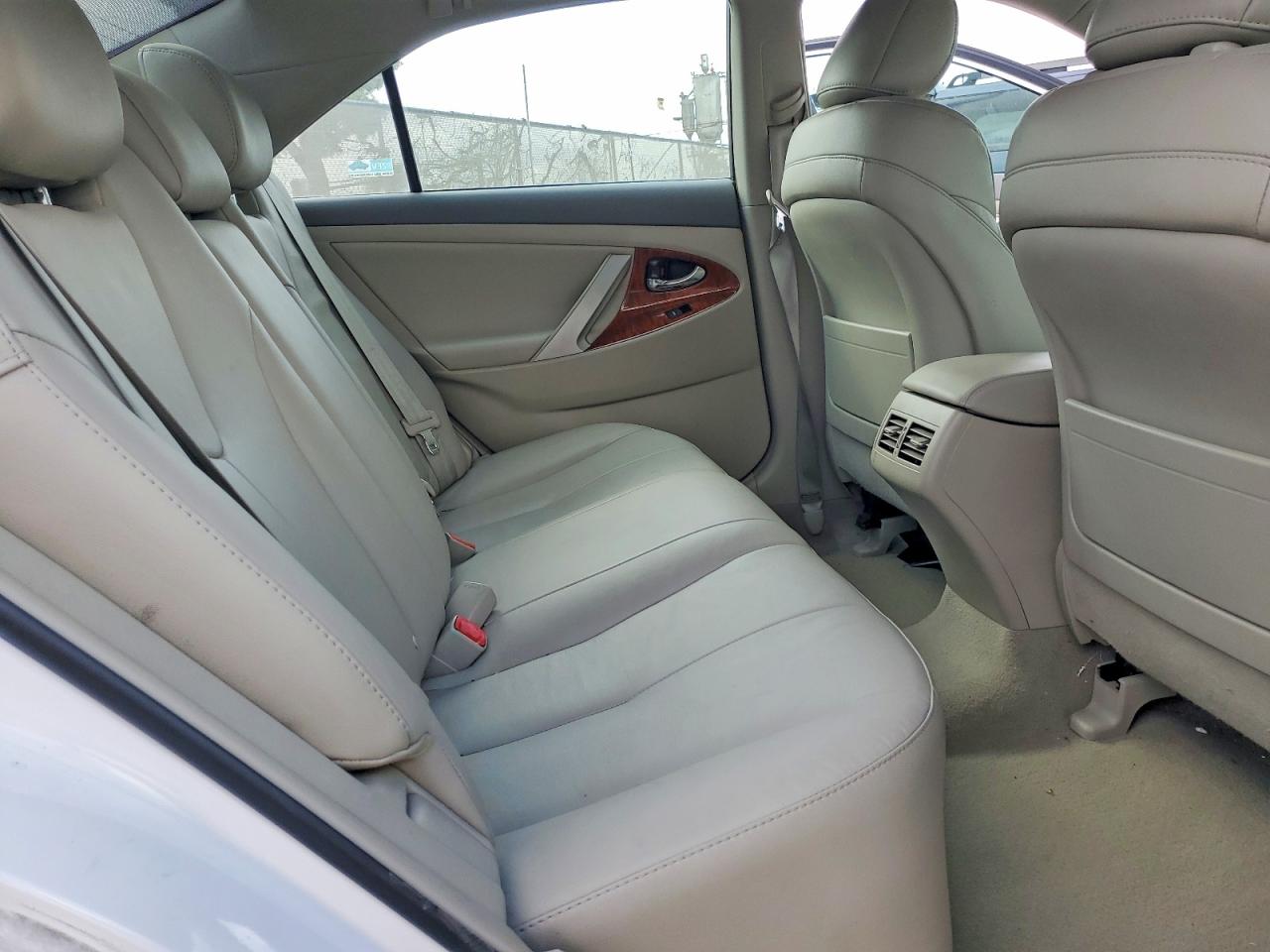 2011 TOYOTA CAMRY XLE photo 19