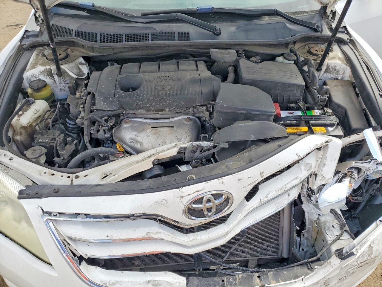 2011 TOYOTA CAMRY XLE photo 21