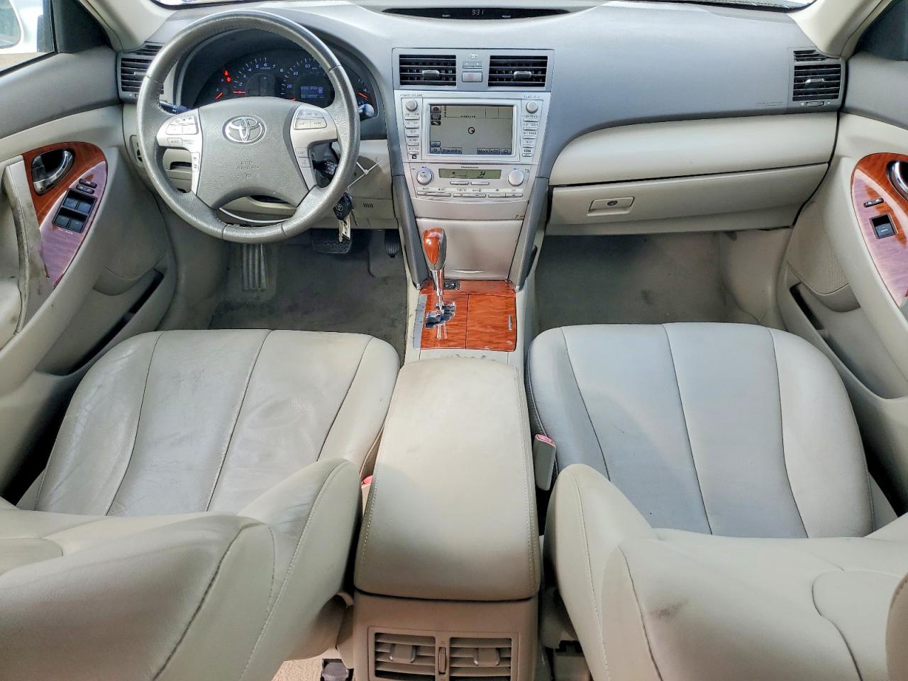 2011 TOYOTA CAMRY XLE photo 15