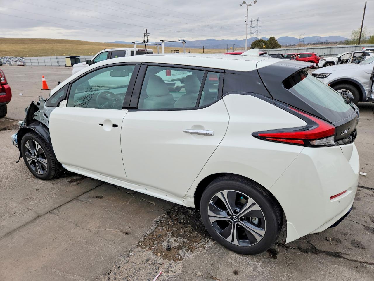 2021 NISSAN LEAF SL PLUS photo 2