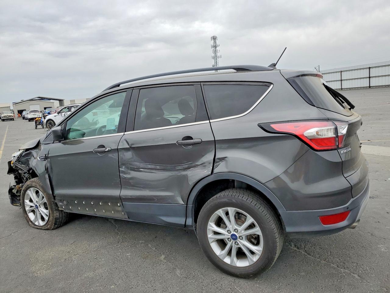 2018 FORD ESCAPE SEL photo 3