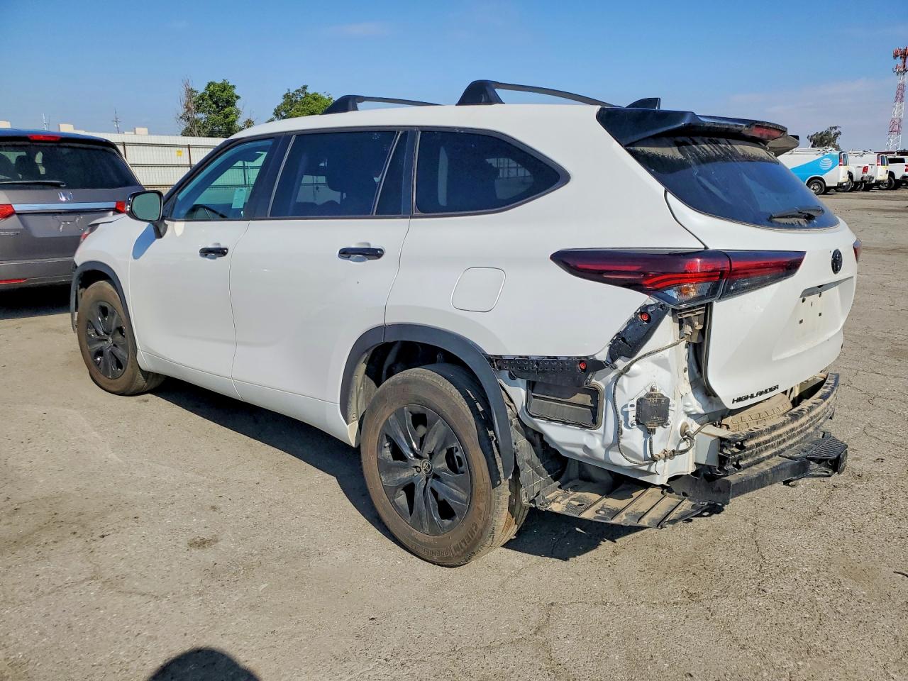 2024 TOYOTA HIGHLANDER HYBRID XLE photo 3