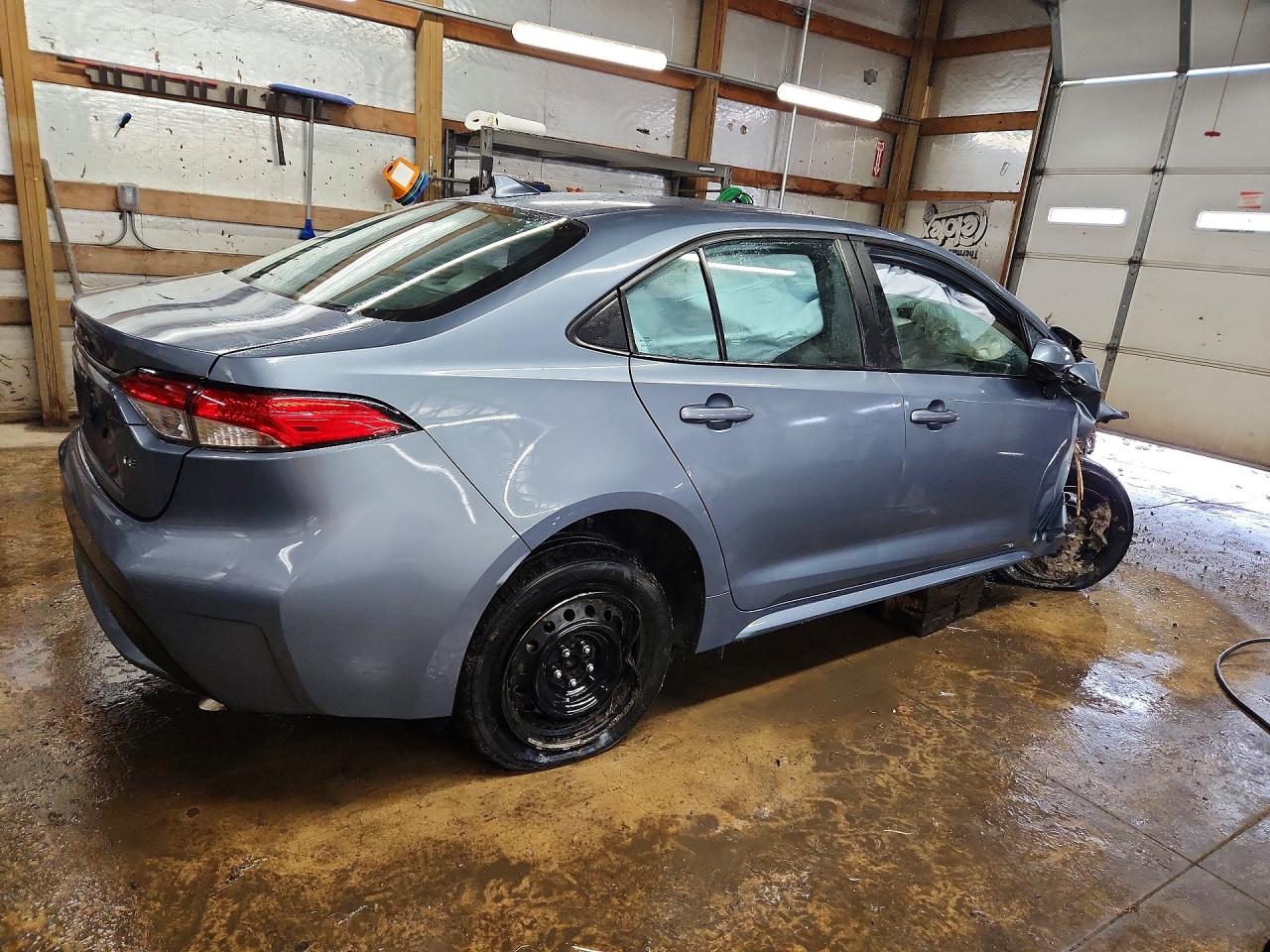 2021 TOYOTA COROLLA LE photo 3