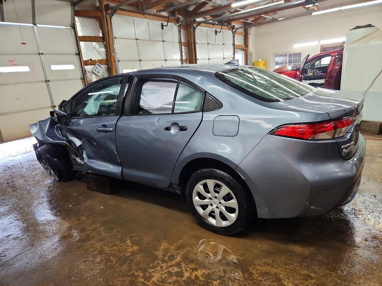 2021 TOYOTA COROLLA LE photo 2
