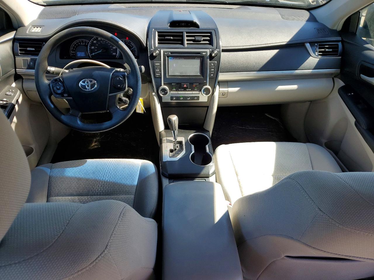 2012 TOYOTA CAMRY LE photo 22