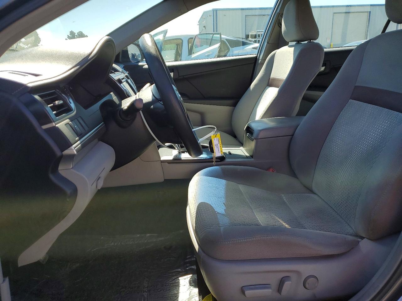 2012 TOYOTA CAMRY LE photo 19