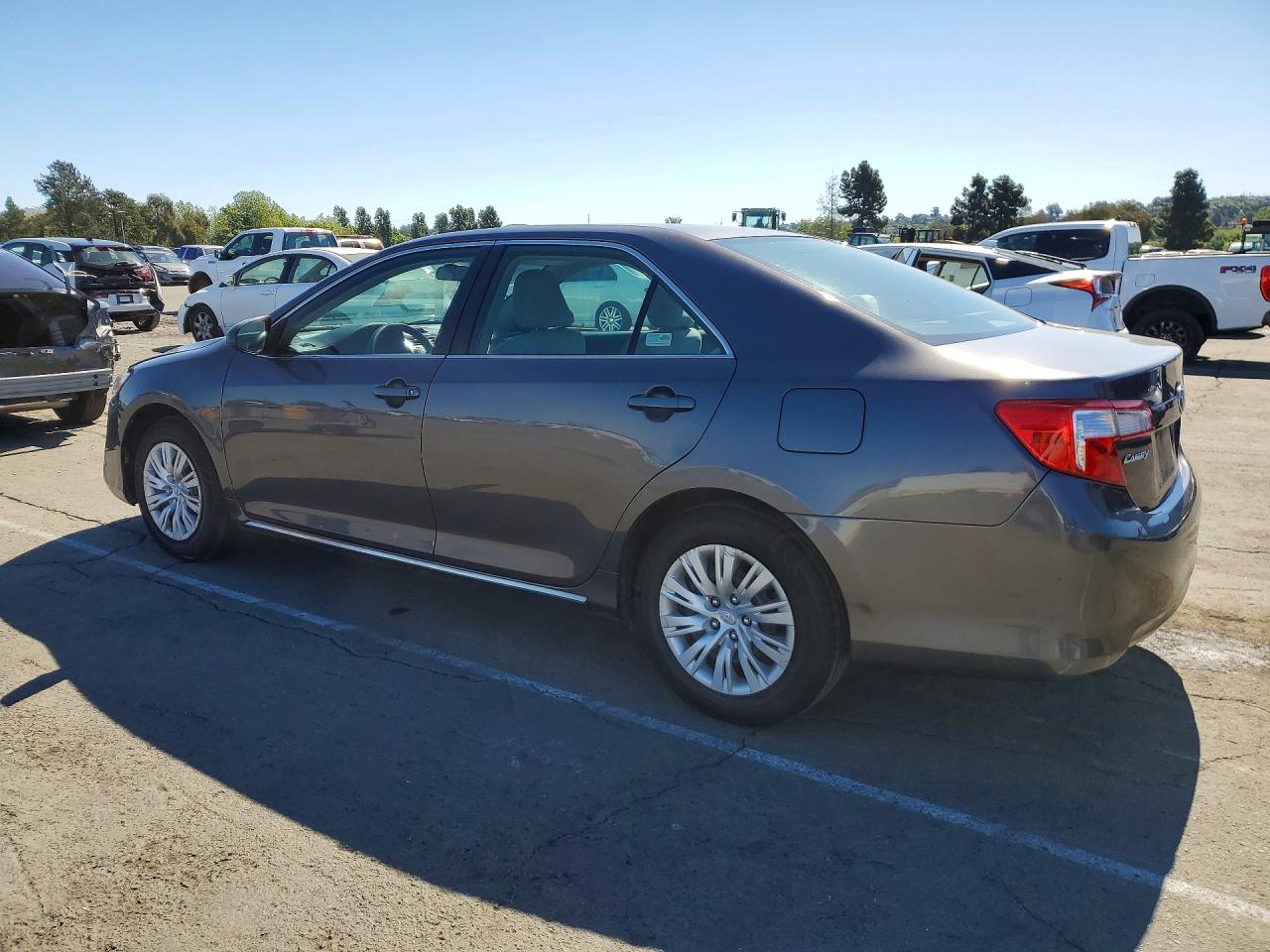 2012 TOYOTA CAMRY LE photo 4
