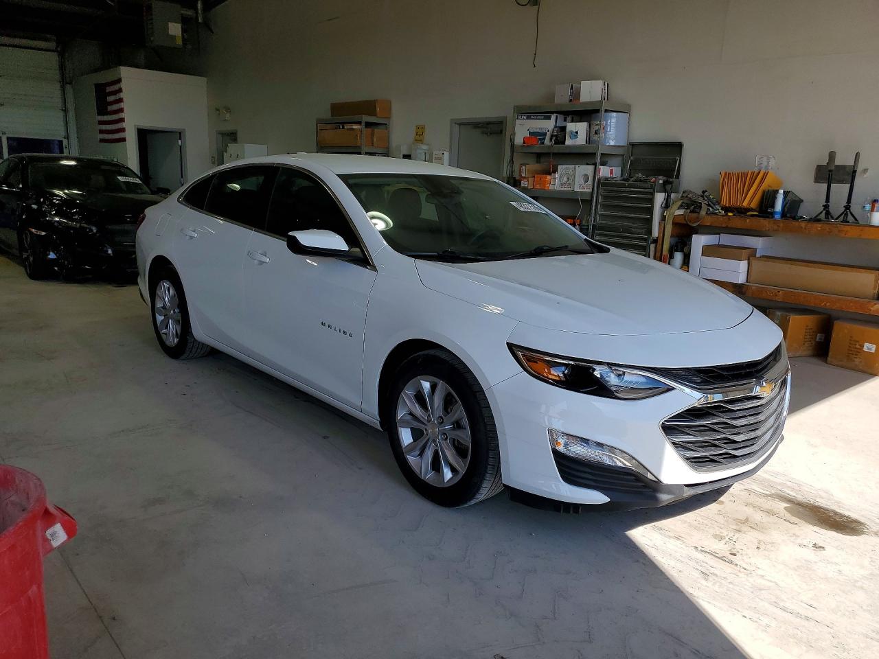 2023 CHEVROLET MALIBU LT photo 4