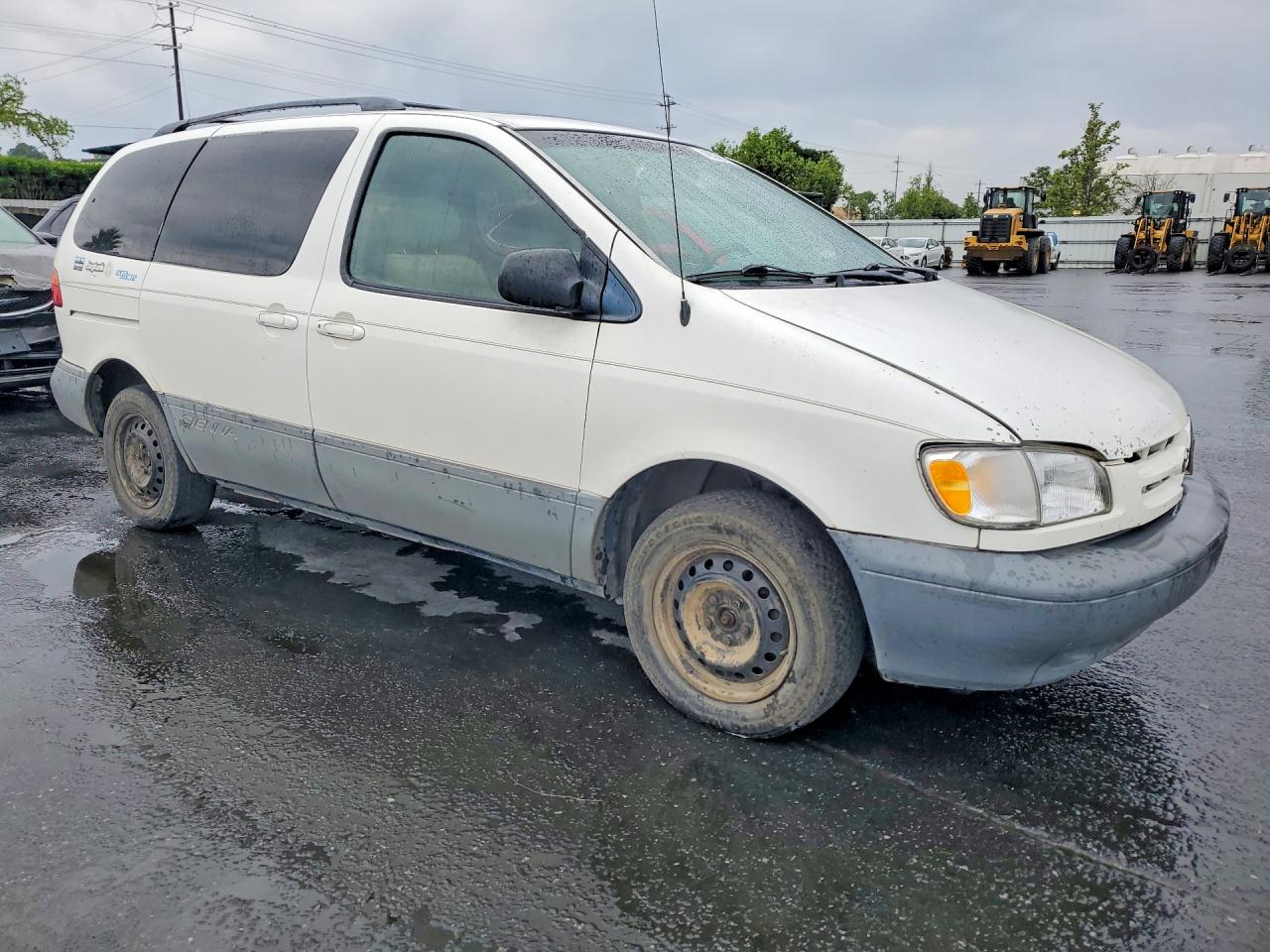 1998 TOYOTA SIENNA LE photo 10