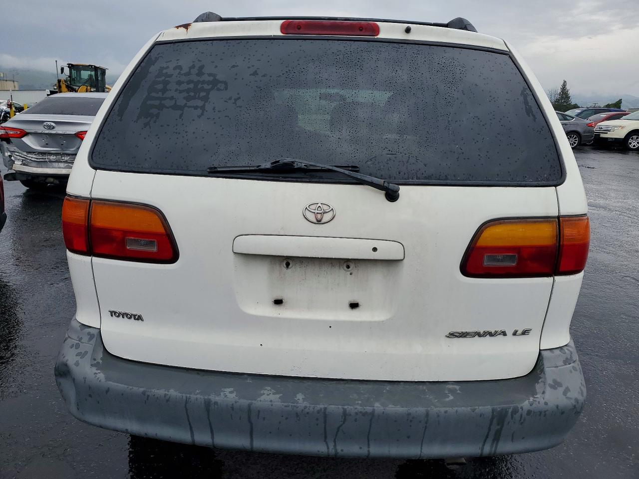 1998 TOYOTA SIENNA LE photo 16