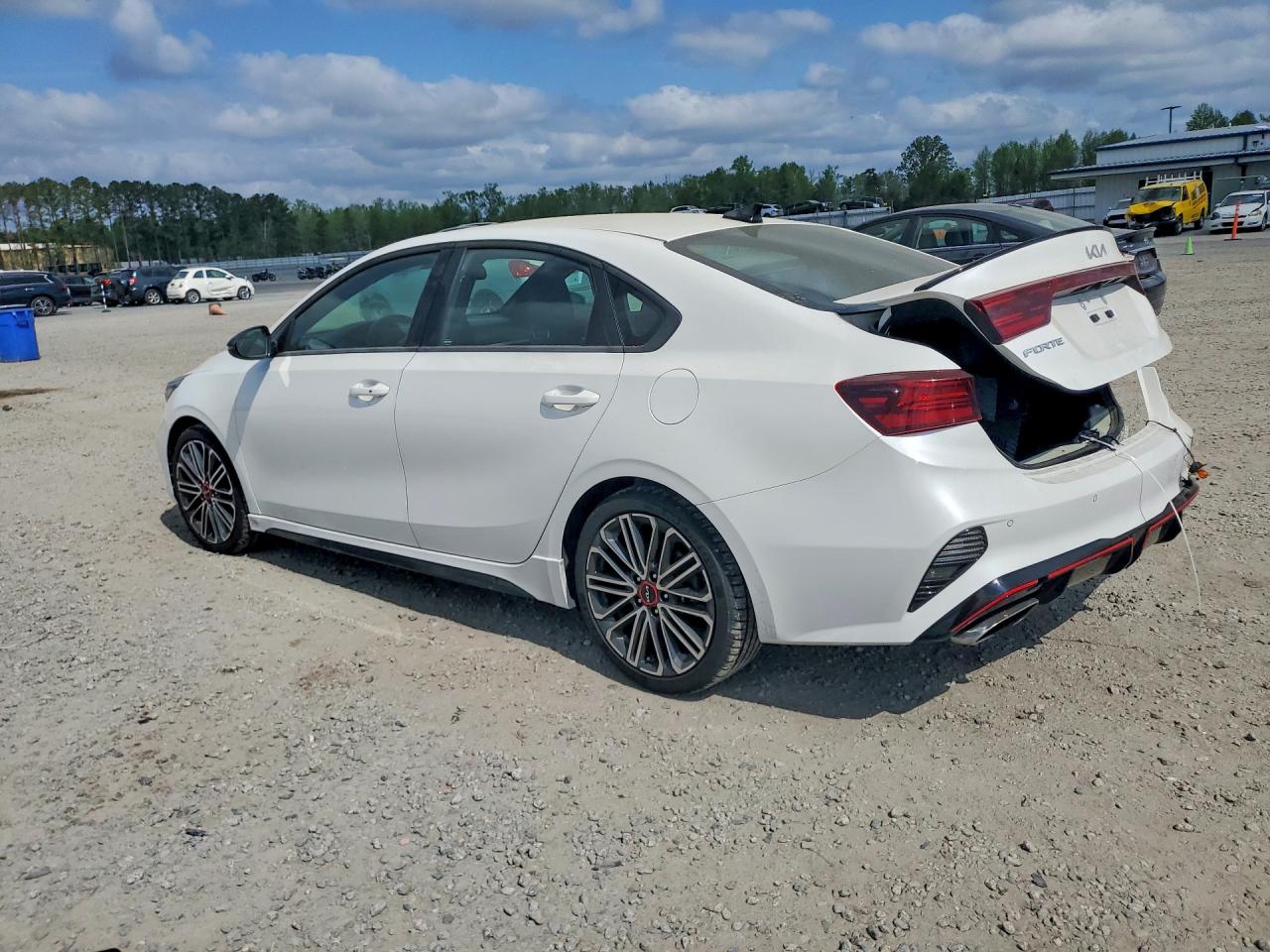 2023 KIA FORTE GT photo 2