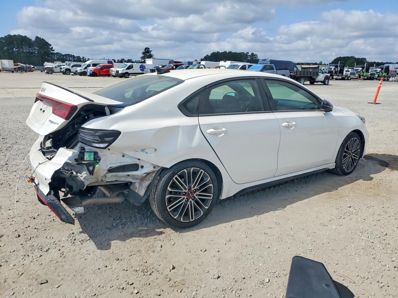 2023 KIA FORTE GT photo 3