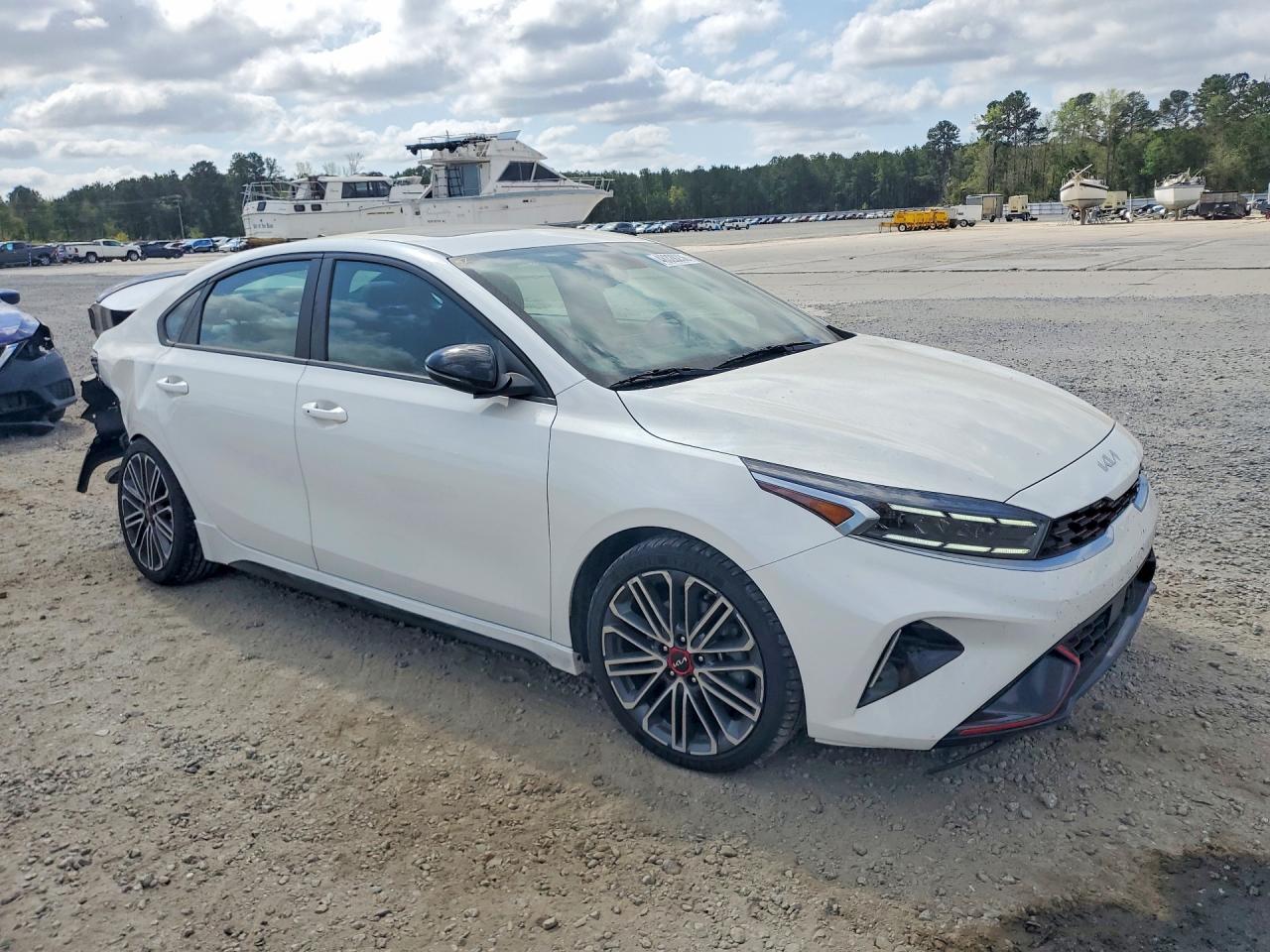 2023 KIA FORTE GT photo 4