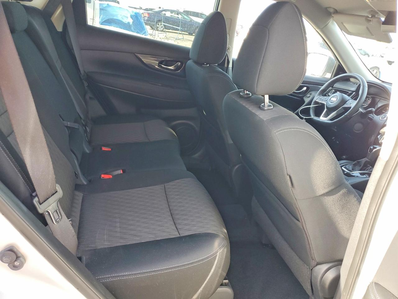 2017 NISSAN ROGUE SV photo 21