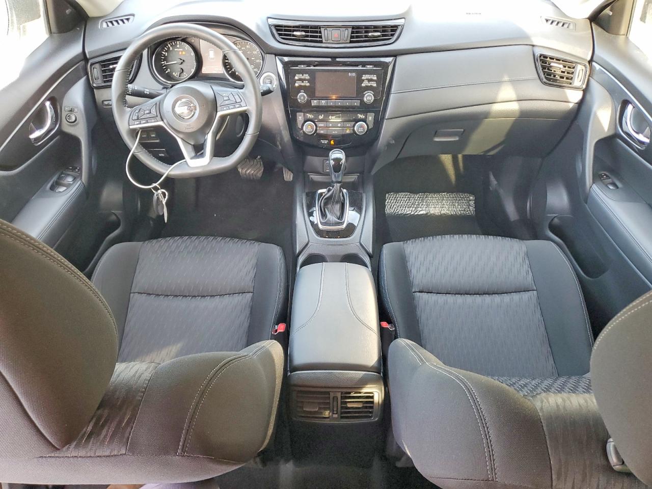 2017 NISSAN ROGUE SV photo 15