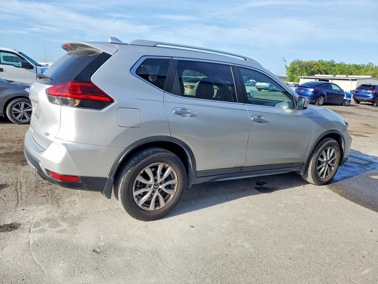 2017 NISSAN ROGUE SV photo 5
