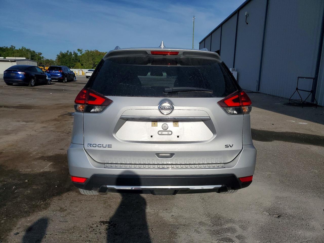 2017 NISSAN ROGUE SV photo 11