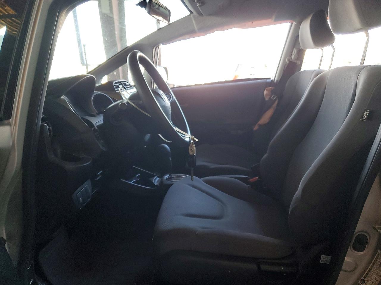 2011 HONDA FIT photo 19