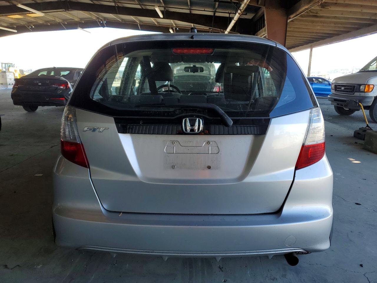 2011 HONDA FIT photo 16