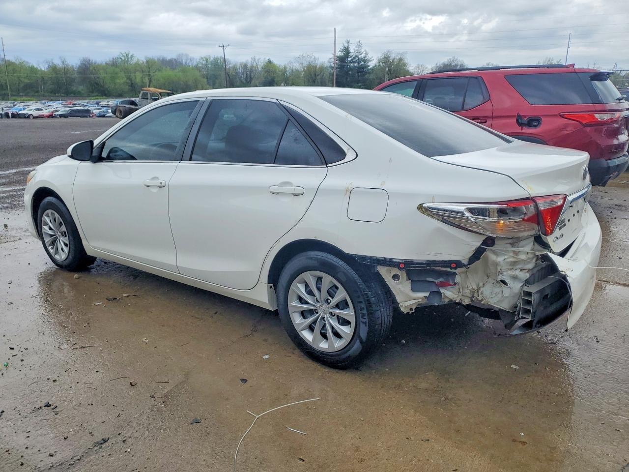 2017 TOYOTA CAMRY LE photo 3
