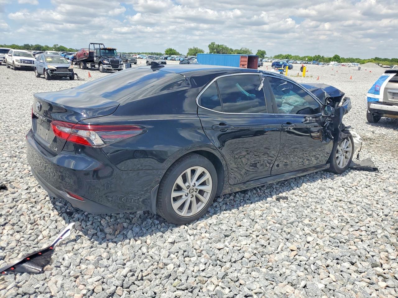 2021 TOYOTA CAMRY LE photo 5