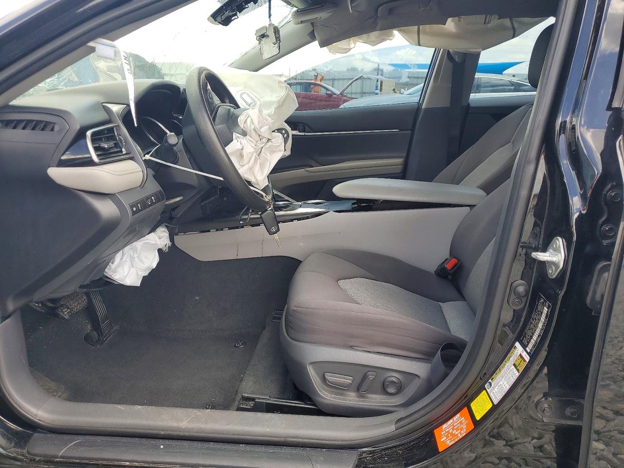 2021 TOYOTA CAMRY LE photo 13