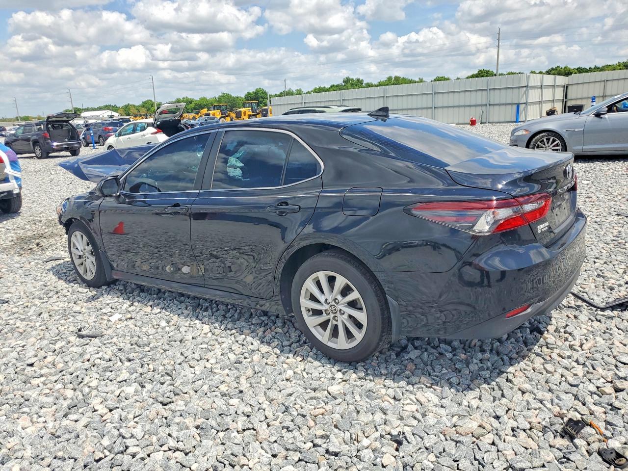 2021 TOYOTA CAMRY LE photo 3