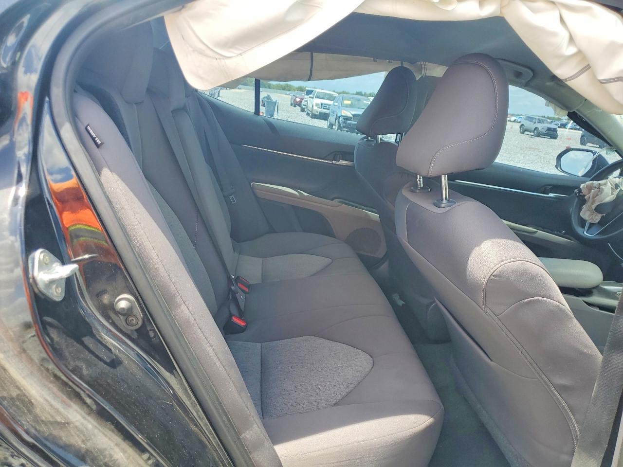 2021 TOYOTA CAMRY LE photo 19