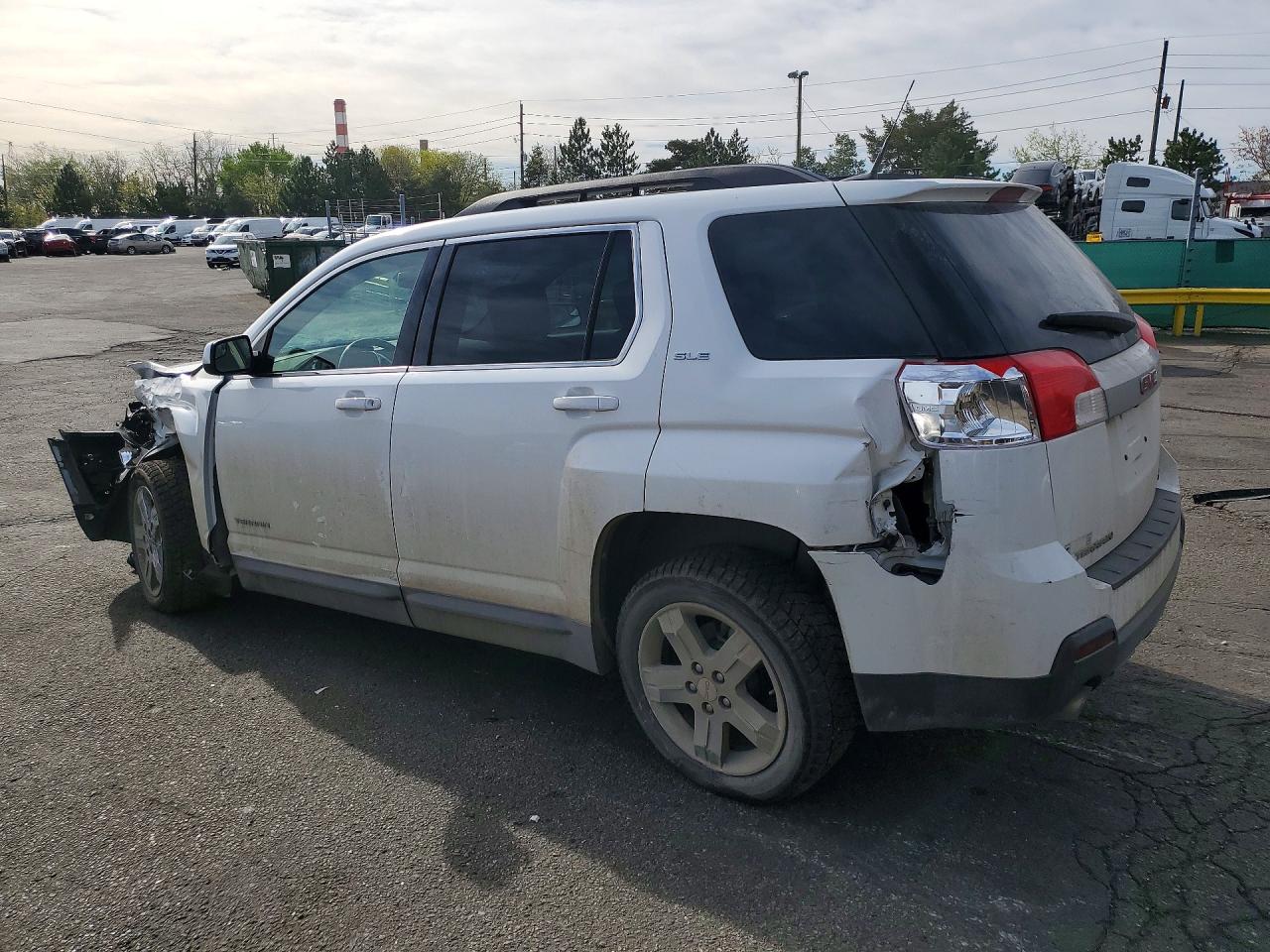 2012 GMC TERRAIN SLE photo 2