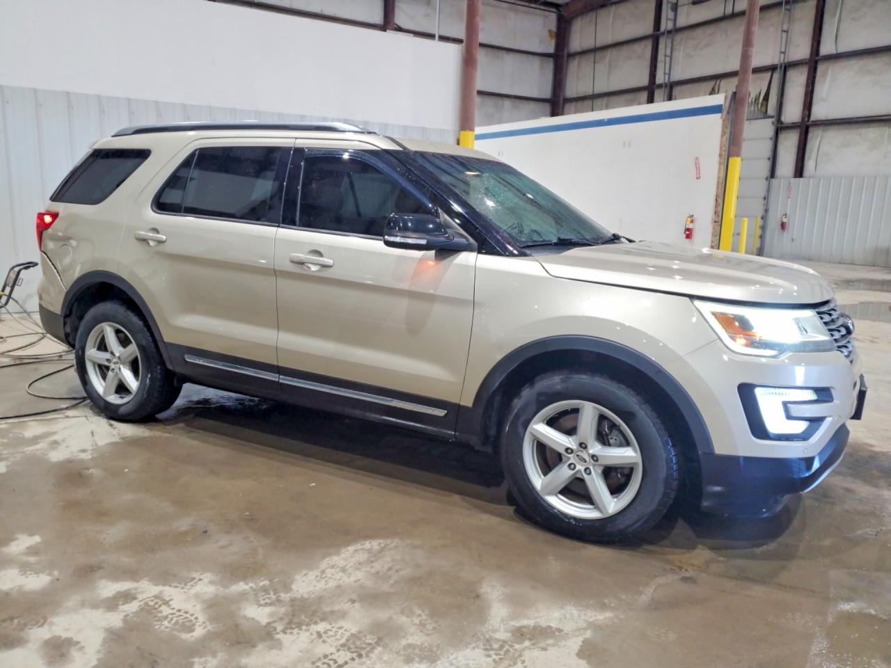 2017 FORD EXPLORER XLT photo 10