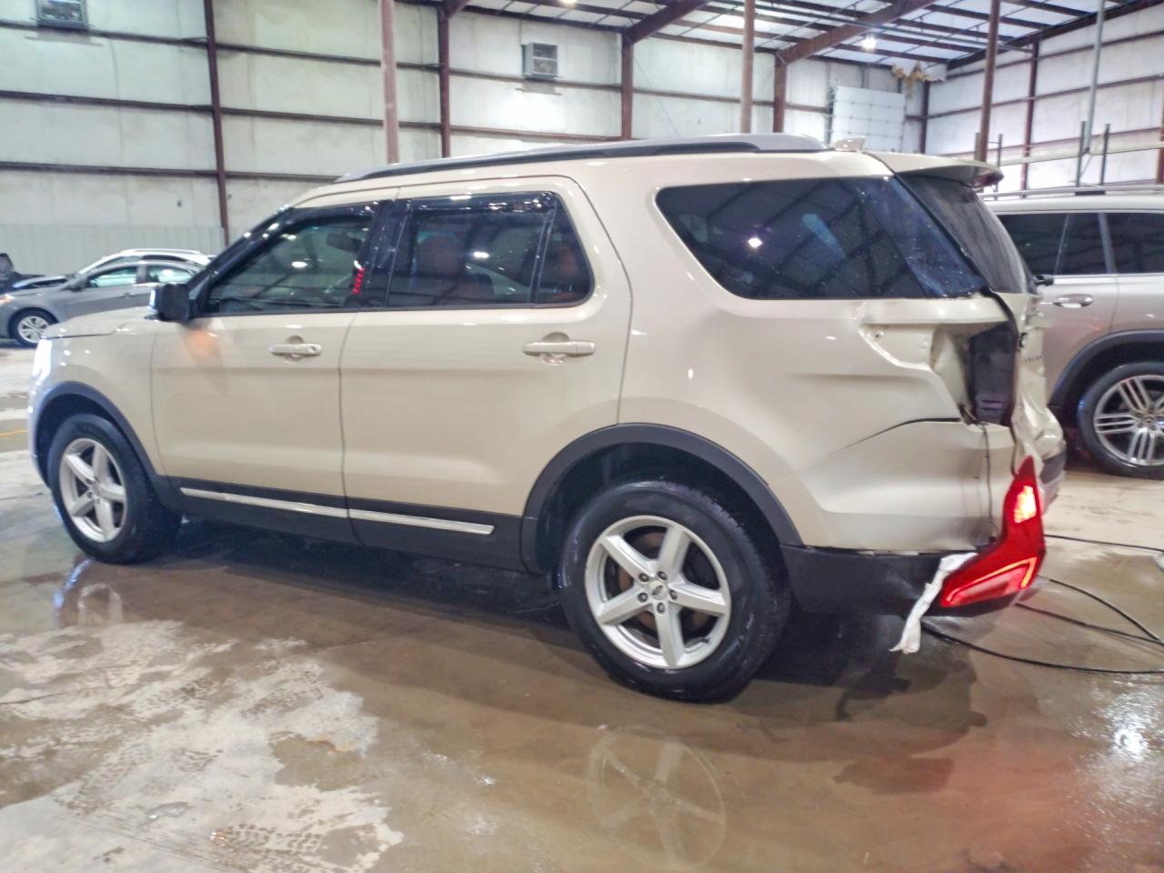 2017 FORD EXPLORER XLT photo 4